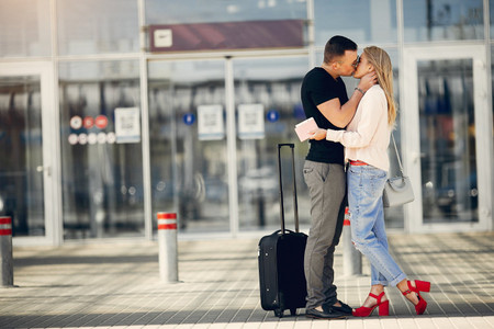 30 mots d’amour à glisser dans la valise de votre partenaire cet été