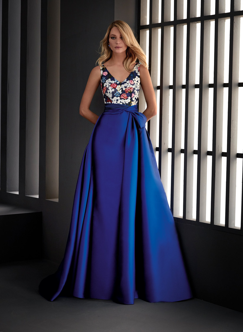 25 robes de soirée bleu Pantone pour des invitées qui rayonnent