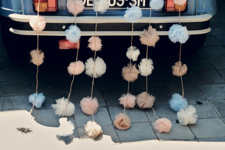 Pompons pour votre décoration de mariage : les idées qui ont tout bon !