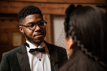 Mariés aux cheveux afro, adoptez la tendance nappy au masculin !