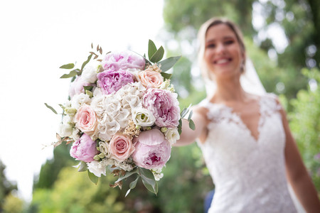 Second bouquet de mariée (à offrir) : lequel choisir ?
