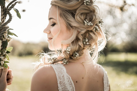 Cheveux mi-longs : 5 options de coiffure avec tresses pour la mariée