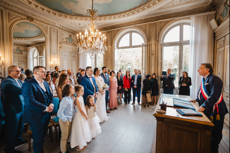 8 modèles de discours du maire pour un mariage civil : exemples à personnaliser selon chaque couple