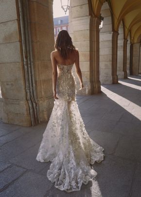 CARRIE, Galia Lahav