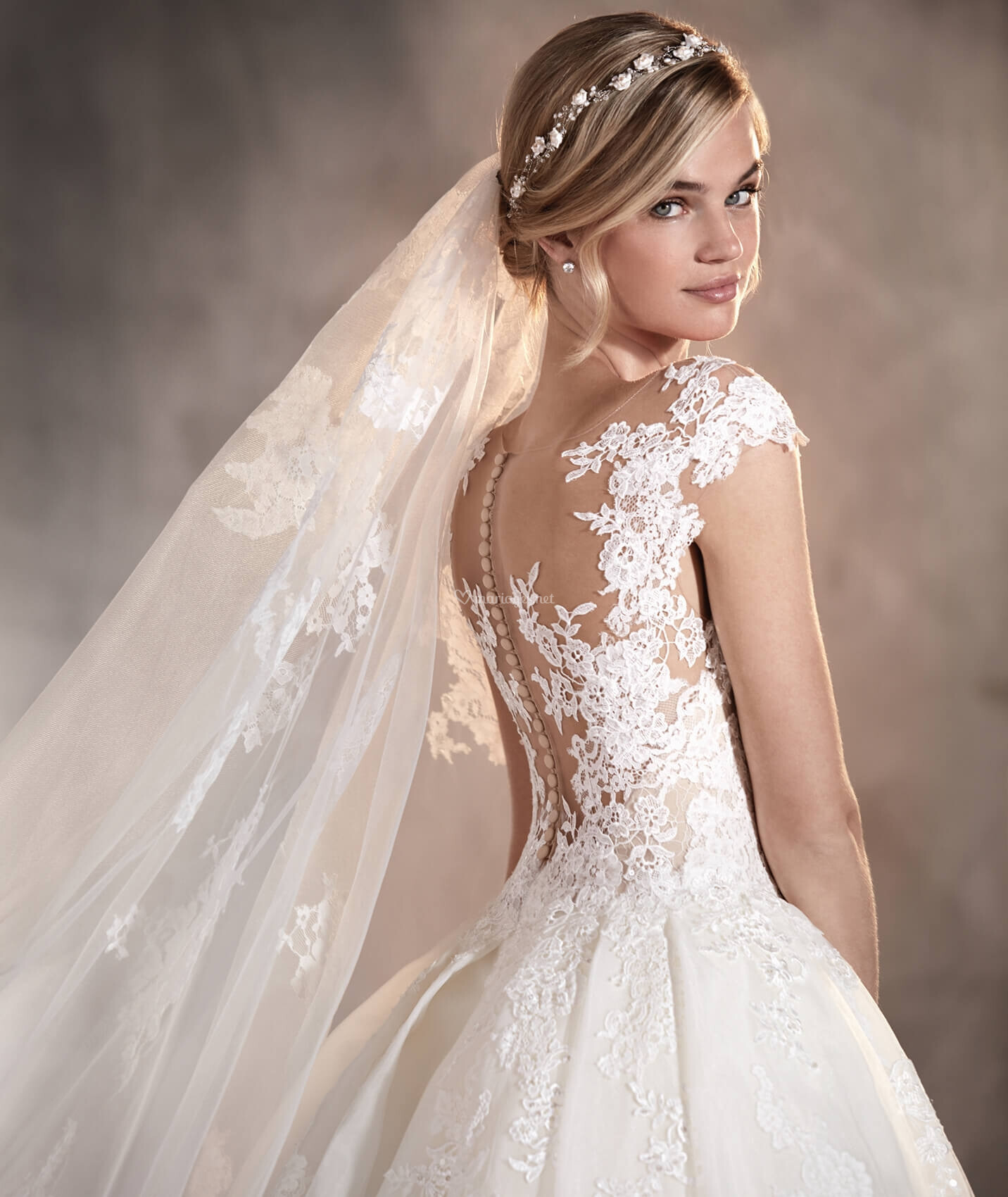 Robes De Mariée Sur Pronovias Adela 7630