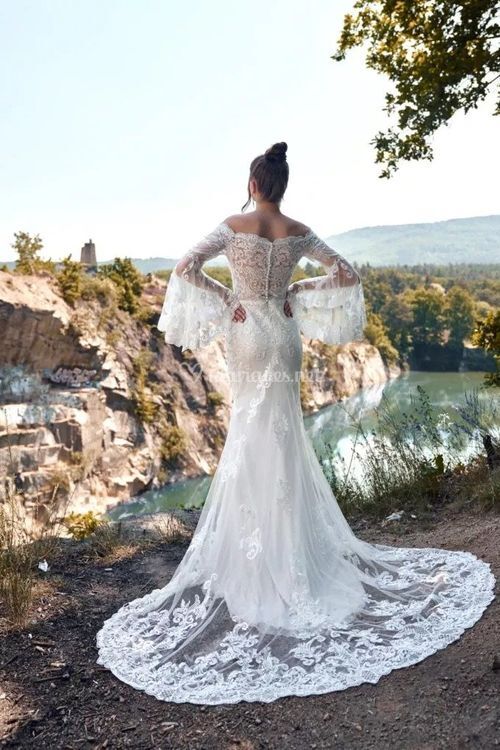 2205, Annais Bridal