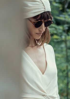 Robe Satie, coiffe Loulou & lunettes Shelter, Laure de Sagazan