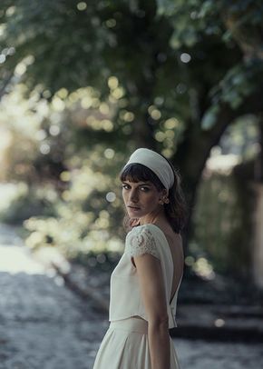 Robe Lully, bandeau Elbaz, boucles d'oreilles Pensées medium & bracelet Marlene, Laure de Sagazan