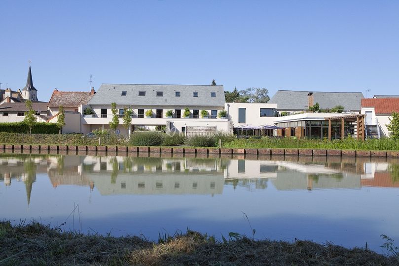 Vue Du Canal De Terre De Loire Photos