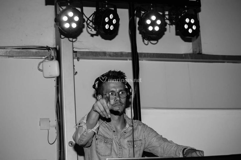 DJ KIWIXX