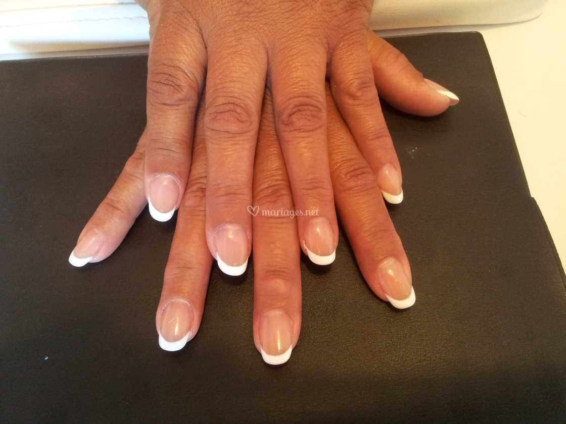 Ongles En Gel Forme Amande De Royal Beauté Photo 12