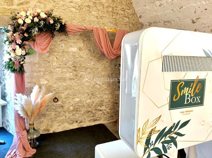 Smile box