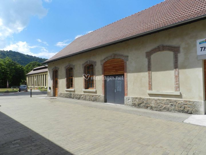 https://cdn0.mariages.net/emp/fotos/7/0/5/2/11334692-10154086360504848-1832896972-o_3_137052.jpg