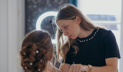 Manon Pineau Makeup