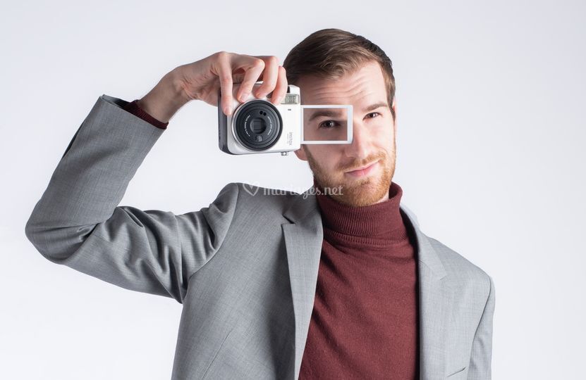 Ugo avec un H - Magicien polaroïd