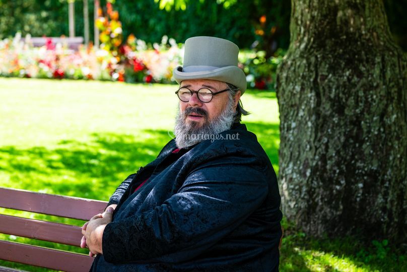 Officiant Gentleman
