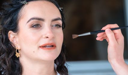 Eva makeup artist