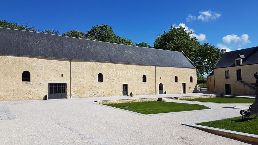 La façade du domaine de Domaine de la Cour des Lys | Photos