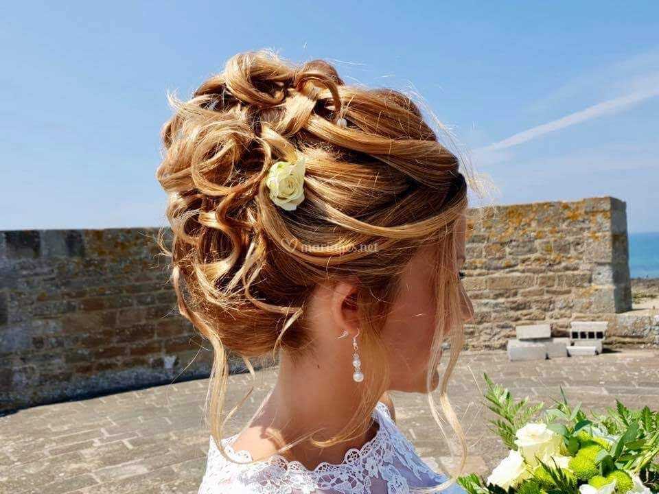 Chignon Haut Boucle Flou De Doll Up Beauty Photo 2