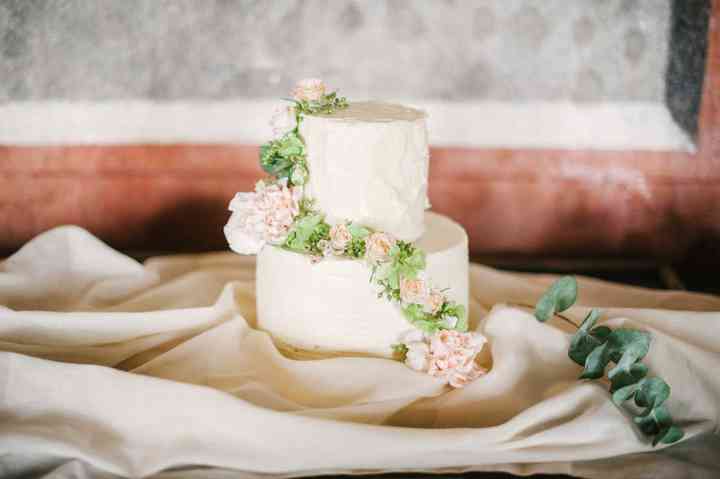 40 Gateaux De Mariage Surmontes De Fruits Et De Fleurs On Adhere A La Couleur
