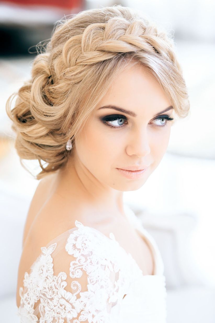 coiffure mariée selon robe