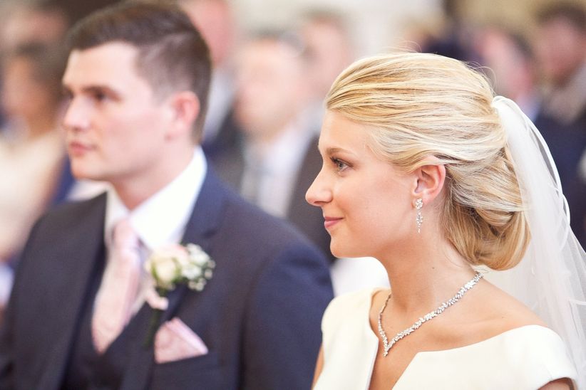 Quels bijoux choisir en fonction du décolleté de la robe de mariée ? 2