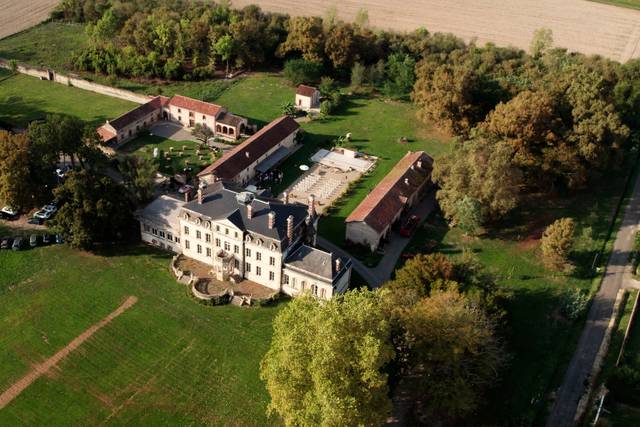 Le Vignau parc et Château 2