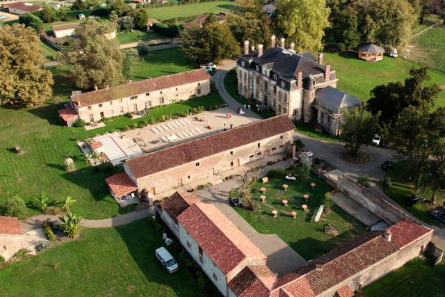 Le Vignau parc et Château 3