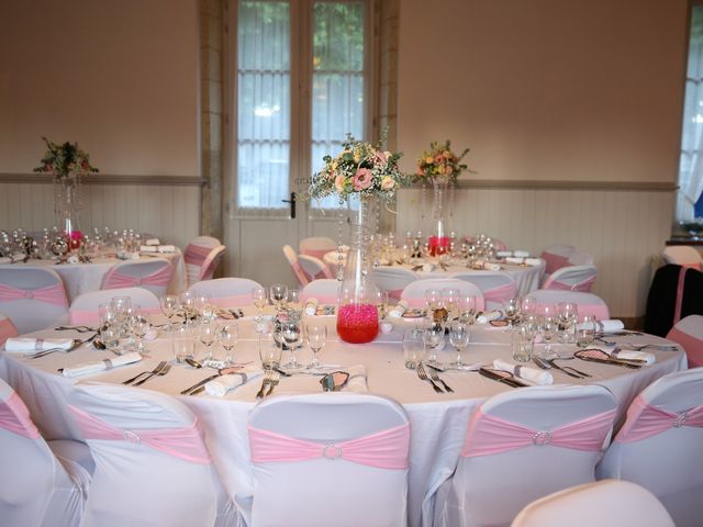 Le mariage de Simon et Isabelle à Chinon, Indre-et-Loire 57