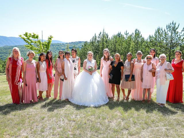 Le mariage de Franck et Nikita à Viens, Vaucluse 2