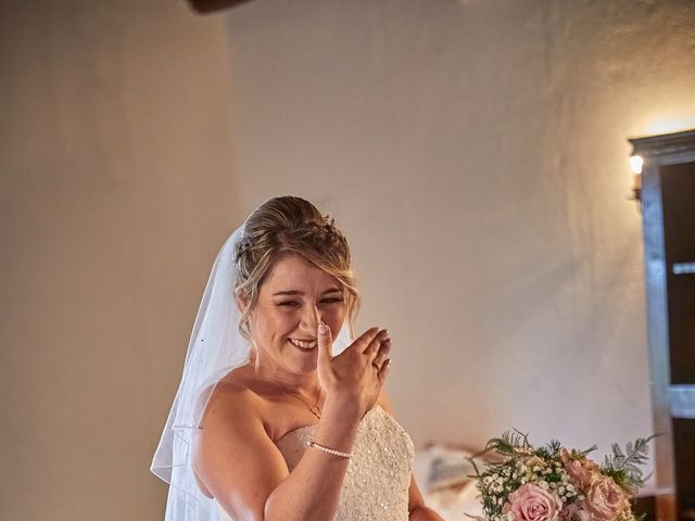 Le mariage de Anthony et Fanny à Mirebeau, Vienne 9