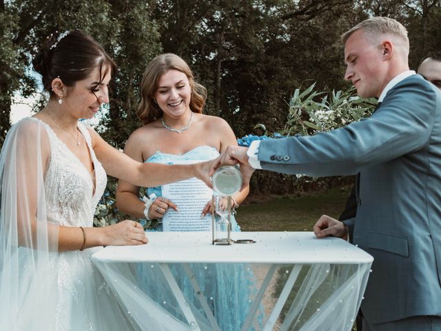 Le mariage de Léo et Laura à Marlieux, Ain 1