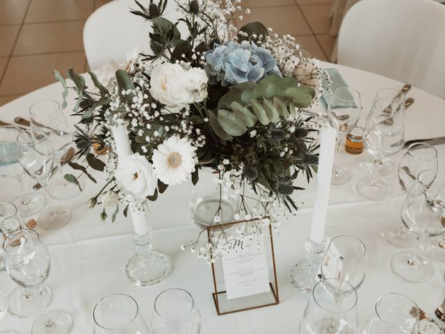 Le mariage de Léo et Laura à Marlieux, Ain 13
