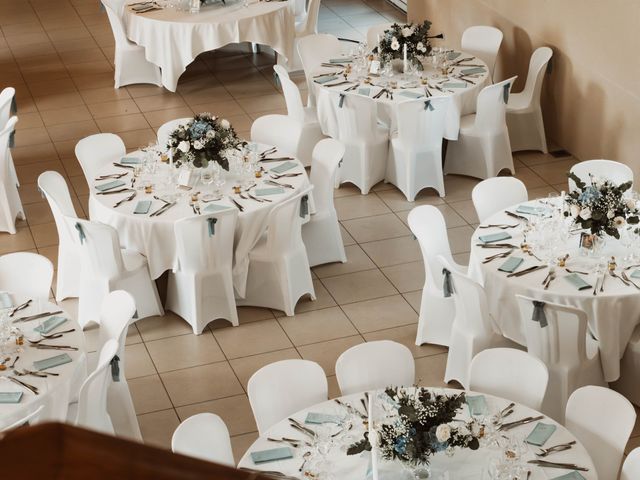 Le mariage de Léo et Laura à Marlieux, Ain 14