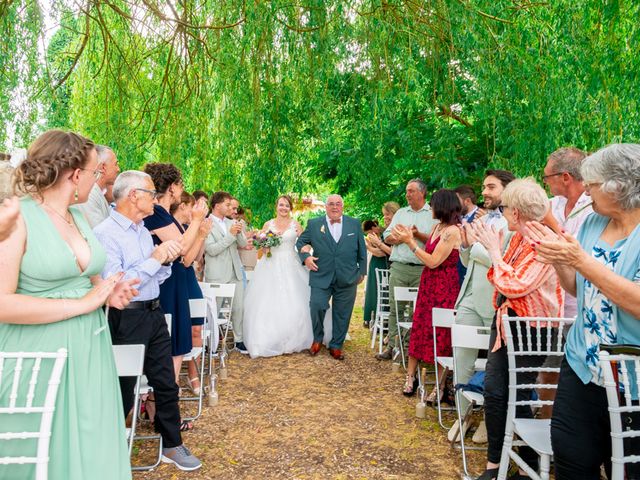 Le mariage de Jérôme et Fanny à Ternand, Rhône 32