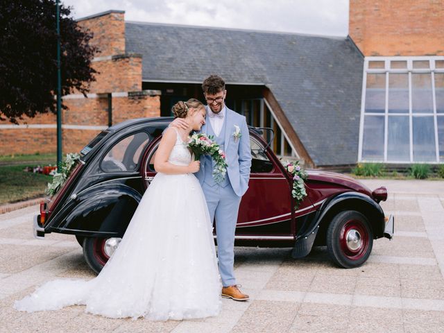 Le mariage de Loïc et Laura à Vendoeuvres, Indre 14