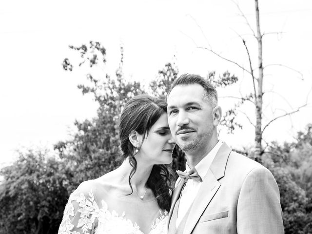 Le mariage de Romain et Amélie à Salt-en-Donzy, Loire 6