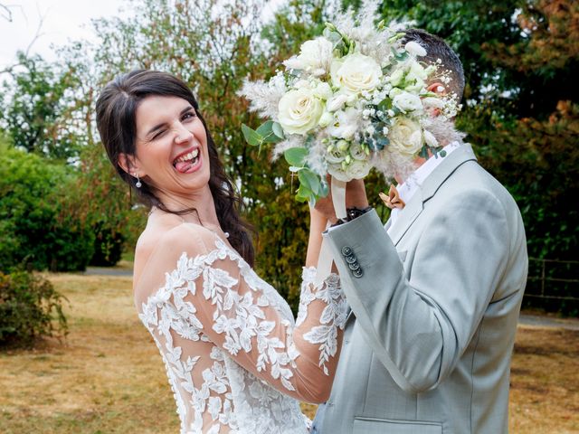 Le mariage de Romain et Amélie à Salt-en-Donzy, Loire 7