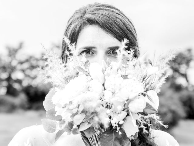 Le mariage de Romain et Amélie à Salt-en-Donzy, Loire 10