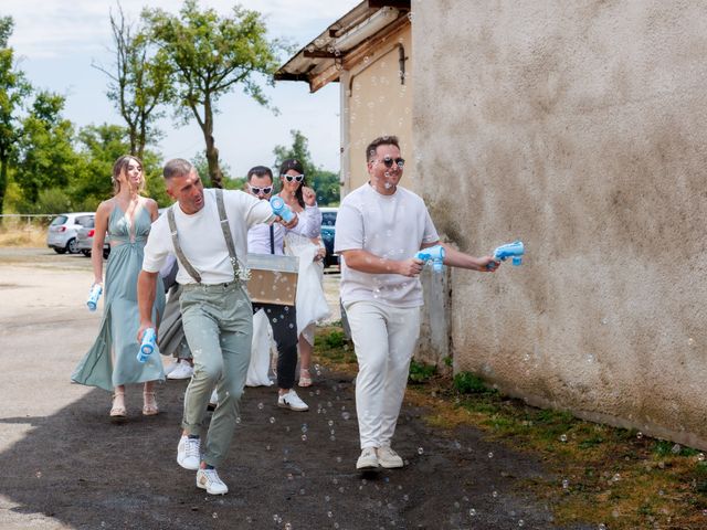 Le mariage de Romain et Amélie à Salt-en-Donzy, Loire 18