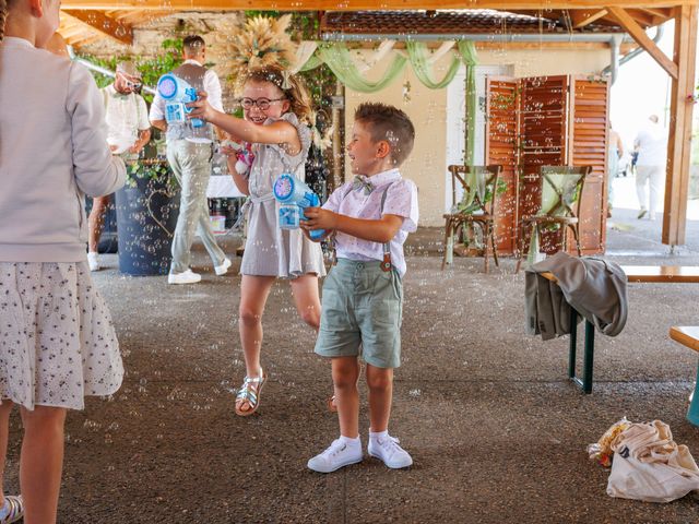Le mariage de Romain et Amélie à Salt-en-Donzy, Loire 35