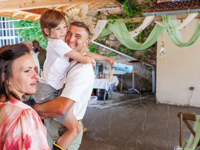 Le mariage de Romain et Amélie à Salt-en-Donzy, Loire 37