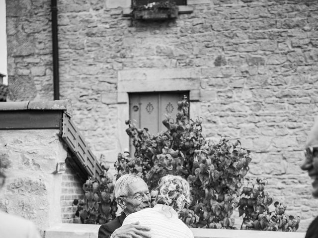 Le mariage de Christian  et Hélène  à Saint-Jean-des-Vignes, Rhône 12