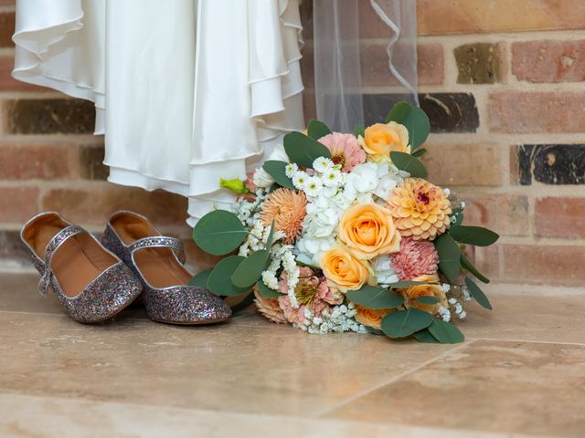 Le mariage de Jonathan et Capucine à Asquins, Yonne 6