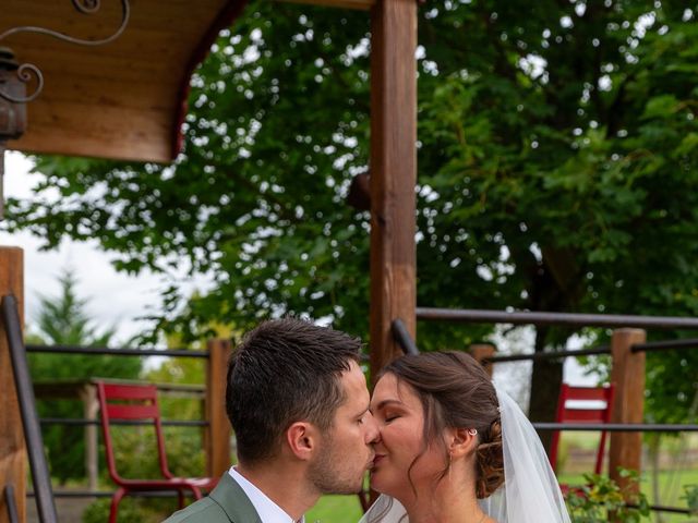 Le mariage de Jonathan et Capucine à Asquins, Yonne 16