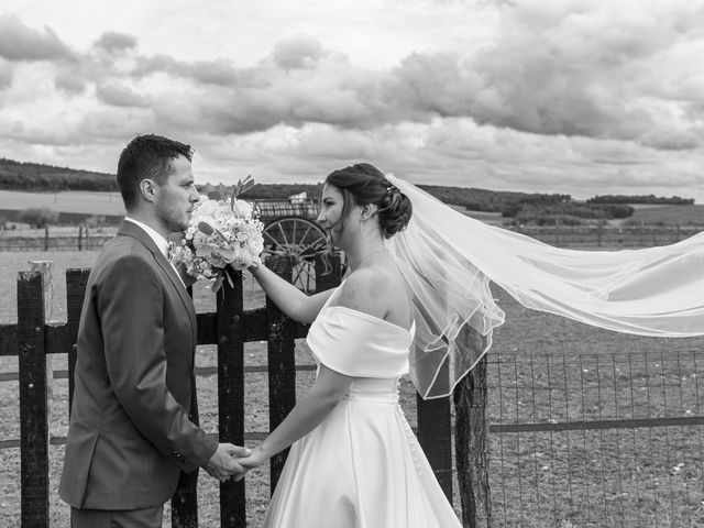 Le mariage de Jonathan et Capucine à Asquins, Yonne 23