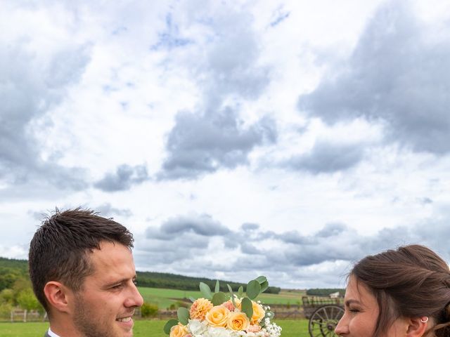 Le mariage de Jonathan et Capucine à Asquins, Yonne 24