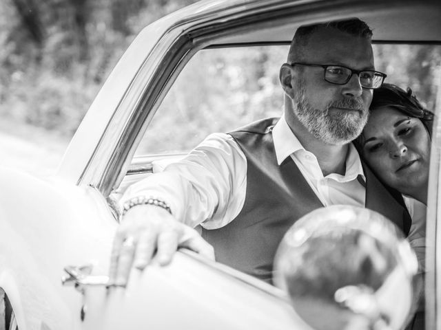 Le mariage de Stephane et Karine à Saint-Laurent-des-Autels, Maine et Loire 10