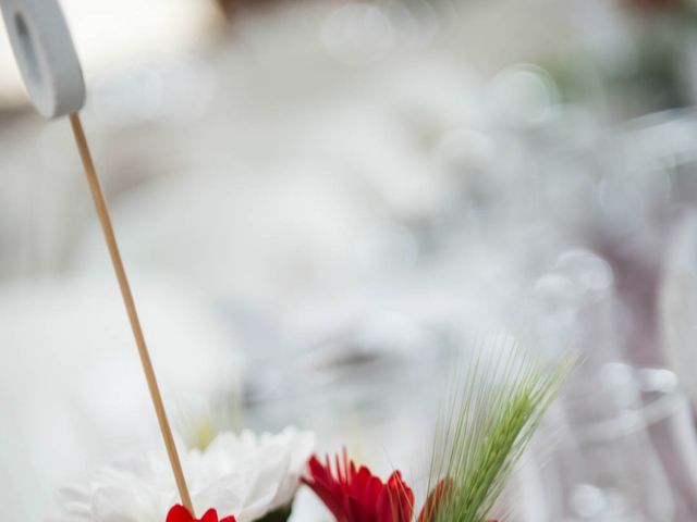 Le mariage de Stephane et Karine à Saint-Laurent-des-Autels, Maine et Loire 56