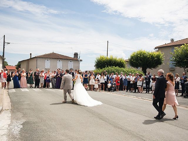 Le mariage de Benjamin et Amélie à Fontaine-Chalendray, Charente Maritime 35